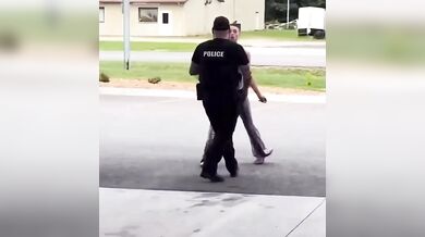 Žena kladla odpor policistovi, ten ji zpacifikoval taserem