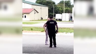 Žena kladla odpor policistovi, ten ji zpacifikoval taserem