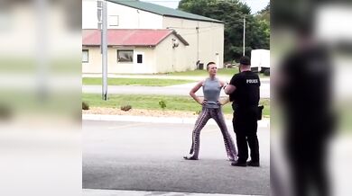 Žena kladla odpor policistovi, ten ji zpacifikoval taserem