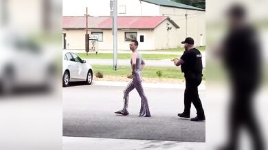 Žena kladla odpor policistovi, ten ji zpacifikoval taserem