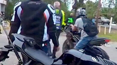 Motorkáři si musí pomáhat