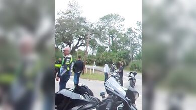 Motorkáři si musí pomáhat