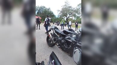 Motorkáři si musí pomáhat