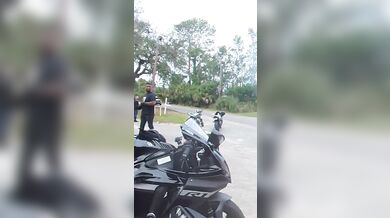 Motorkáři si musí pomáhat