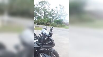 Motorkáři si musí pomáhat