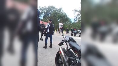 Motorkáři si musí pomáhat