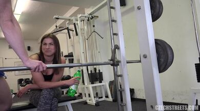 Sex v sauně s fitness amatérkou