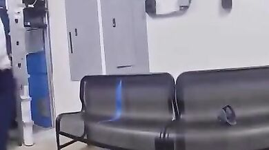 Pokus o střelbu na policistu při krádeži ve Walmartu