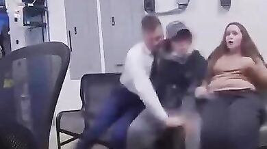 Pokus o střelbu na policistu při krádeži ve Walmartu