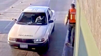 Taxikář srazil vojáka před vojenskou zónou