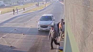 Taxikář srazil vojáka před vojenskou zónou