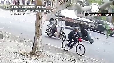 Cyklistu zranila padající větev stromu