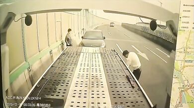 Brutální srážka zaměstnance odtahové služby