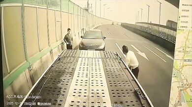 Brutální srážka zaměstnance odtahové služby