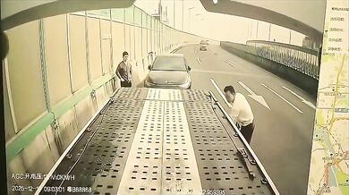 Brutální srážka zaměstnance odtahové služby