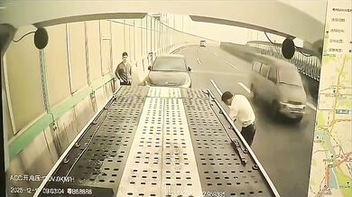 Brutální srážka zaměstnance odtahové služby