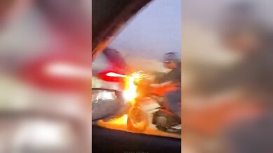 Měl raději koukat před sebe...