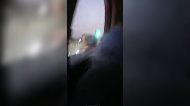 Měl raději koukat před sebe...