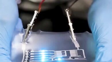 Elektronika jako kůže: Průlomové obvody z tekutých kovů mění budoucnost technologií