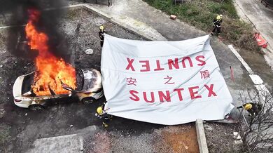 Inovace v požární bezpečnosti: Detailní pohled na výkon hasicí deky Suntex