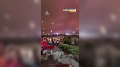 Selhání dronové show v Číně: hořící stroje padaly mezi diváky během oslav státního svátku