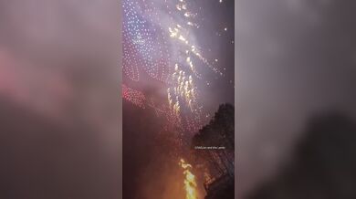 Selhání dronové show v Číně: hořící stroje padaly mezi diváky během oslav státního svátku