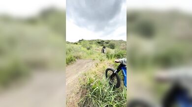 Drsná nehoda při skoku s elektrickou motorkou