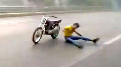 Drsná indická motonehoda