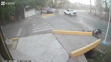 Vážná dopravní nehoda v Chimbasu: Motocyklista utrpěl těžké poranění hlavy