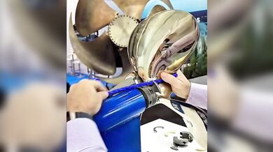 Guillotinová ochrana lodních šroubů: systém Spurs účinně řeže lana i sítě