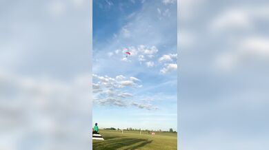 Tvrdé a bolestivé přistání při skydivingu