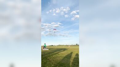 Tvrdé a bolestivé přistání při skydivingu