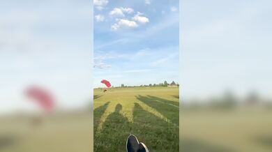 Tvrdé a bolestivé přistání při skydivingu