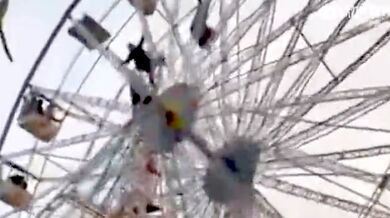 Zřícení sedačky ruského kola i s lidmi