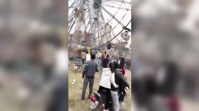 Zřícení sedačky ruského kola i s lidmi