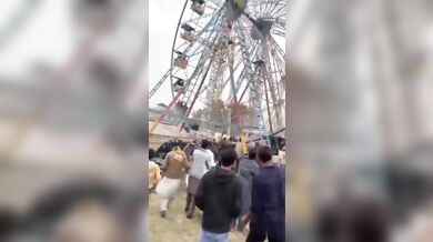 Zřícení sedačky ruského kola i s lidmi