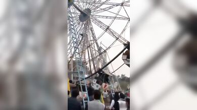 Zřícení sedačky ruského kola i s lidmi