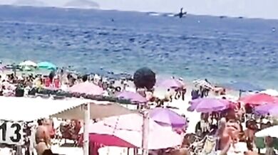 Reklamní letadlo se zřítilo do moře u pláže Copacabana