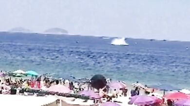 Reklamní letadlo se zřítilo do moře u pláže Copacabana