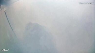 Blbečkové si zapálili ohňostroj přímo ve výtahu