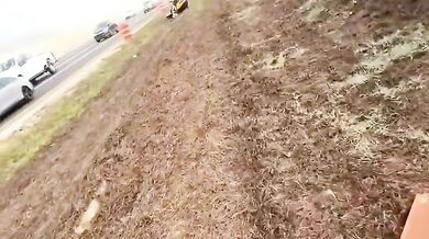 Vodní skútr se za jízdy uvolnil z přívěsu a klouzal po dálnici