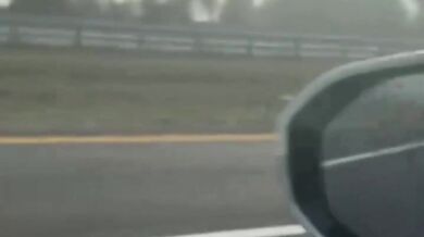 Vodní skútr se za jízdy uvolnil z přívěsu a klouzal po dálnici