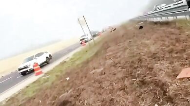 Vodní skútr se za jízdy uvolnil z přívěsu a klouzal po dálnici