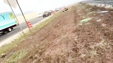 Vodní skútr se za jízdy uvolnil z přívěsu a klouzal po dálnici