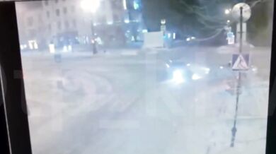 Střet dvou policejních vozidel na křižovatce