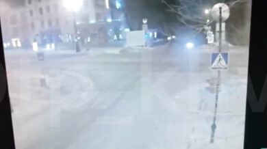 Střet dvou policejních vozidel na křižovatce