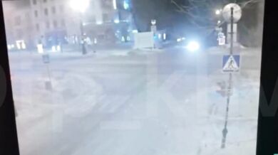 Střet dvou policejních vozidel na křižovatce