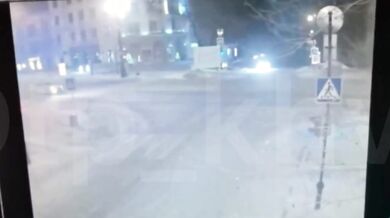 Střet dvou policejních vozidel na křižovatce