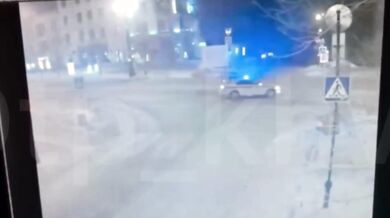 Střet dvou policejních vozidel na křižovatce