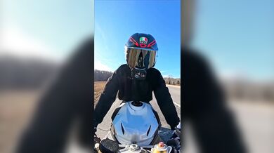 Nepovedené wheelie na mašině